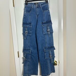Wide Leg Denim Cargo Jeans with Big Pockets in the Size.